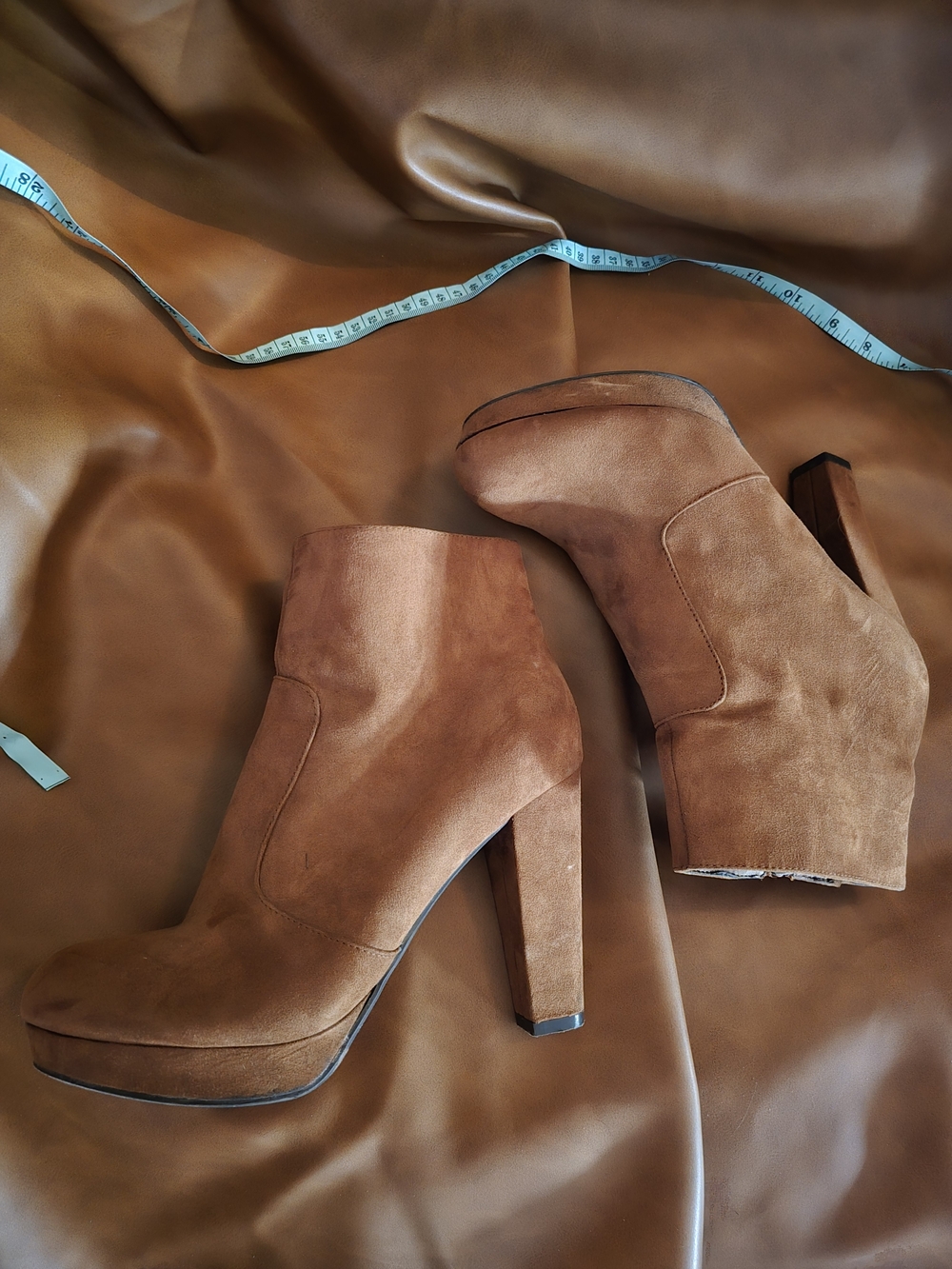 Women's Size 10  faux Suede Platform Ankle Boots - Tan